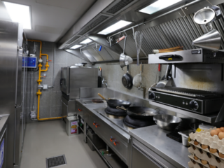 Care este rolul dulapului din inox în industria alimentară și HoReCa?