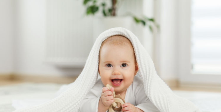 De ce contează produsele de igienă naturală în perioada erupției dentare la bebeluși?
