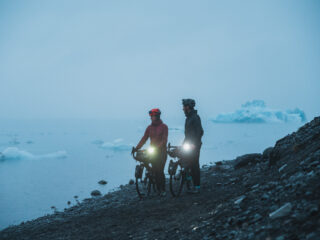 Nu lăsa temperaturile scăzute să te țină departe de bicicletă! Echipează-te și dezvoltă-ți pasiunea