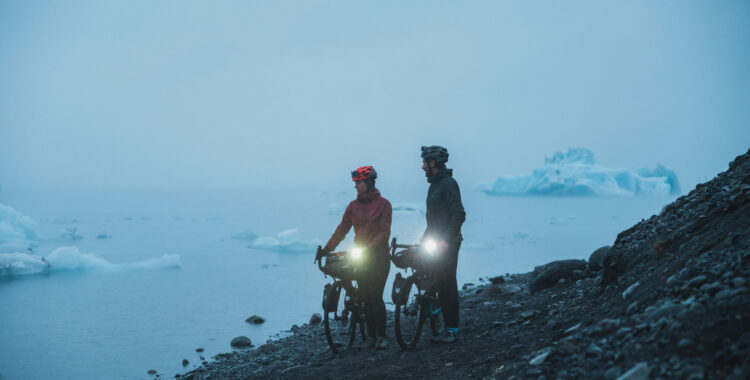 Nu lăsa temperaturile scăzute să te țină departe de bicicletă! Echipează-te și dezvoltă-ți pasiunea
