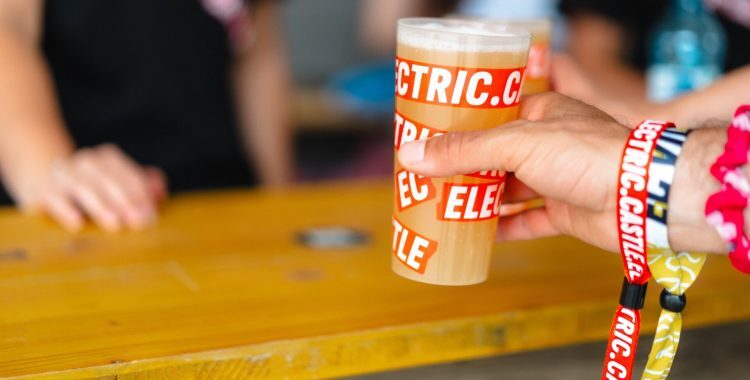 Distracție prietenoasă cu mediul. Festivalul Electric Castle 2025 ridică ștacheta sustenabilității