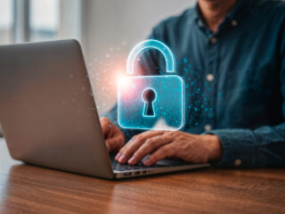 Cât de vulnerabilă este afacerea ta în fața unui atac cibernetic? Top 5 riscuri pentru antreprenori