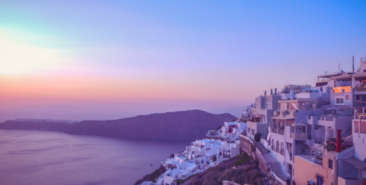 Descoperă paradisul elen cu Eurotrip: relaxare All Inclusive și experiențe în Santorini