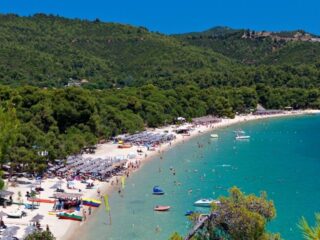 Ghid practic pentru vacanța ta în Skiathos: zone, cazare și sfaturi utile de la specialiștii Eurotrip