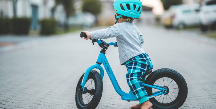 Ghid Local - Când este pregătit copilul pentru prima bicicletă fără pedale